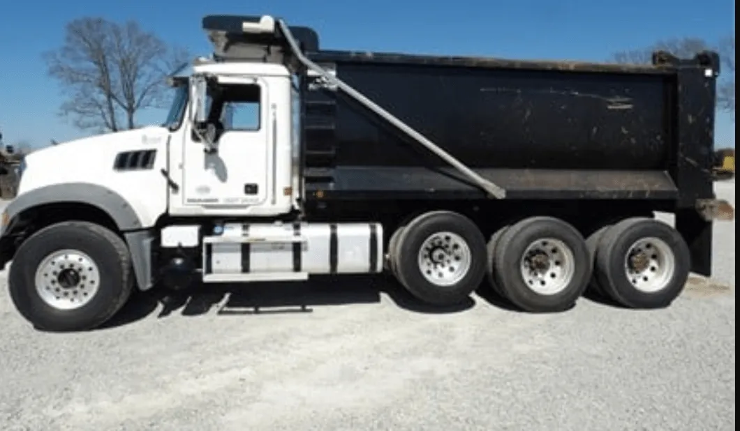 2018 GRANITE DUMP TRUCK - Image 3