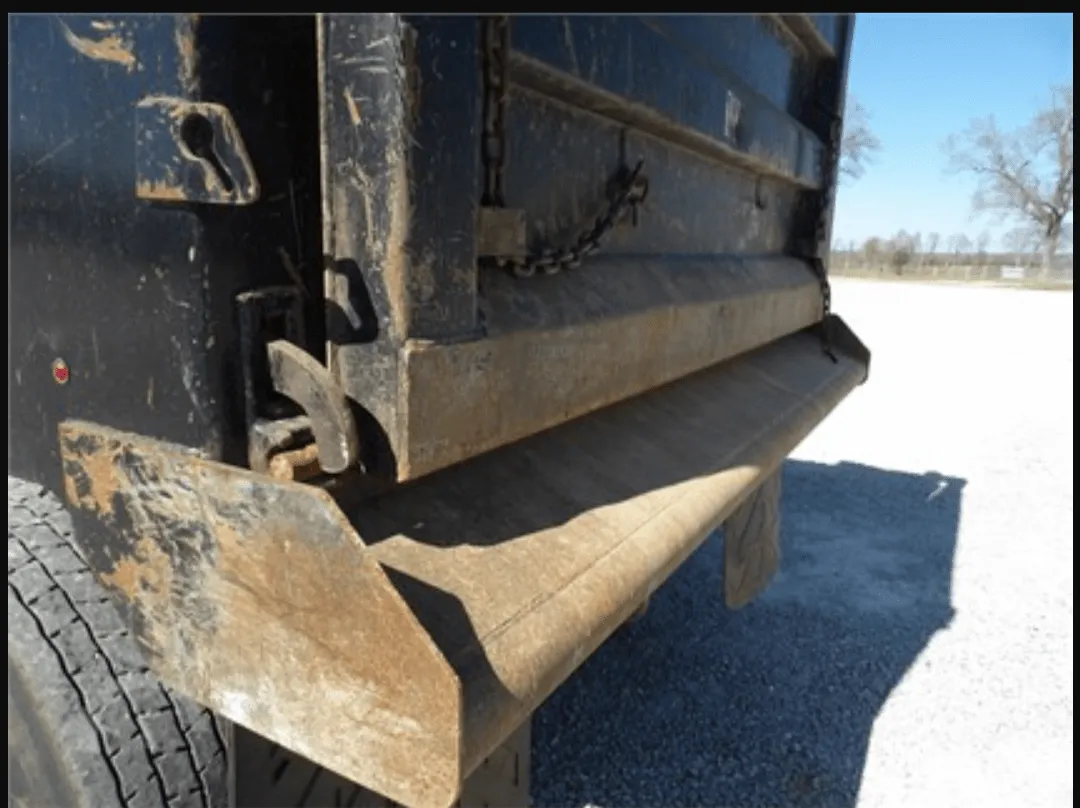 2018 GRANITE DUMP TRUCK - Image 9