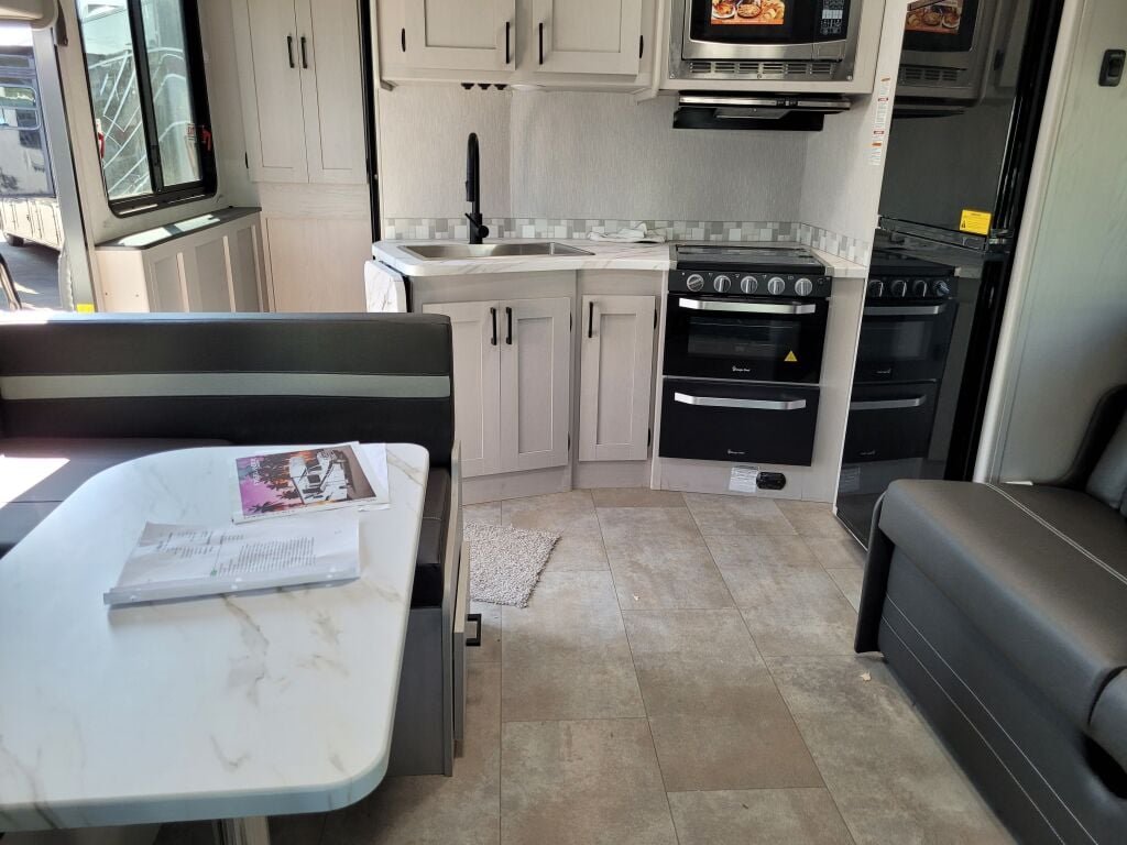 2023 Coachmen Freelander 29KB - Image 6