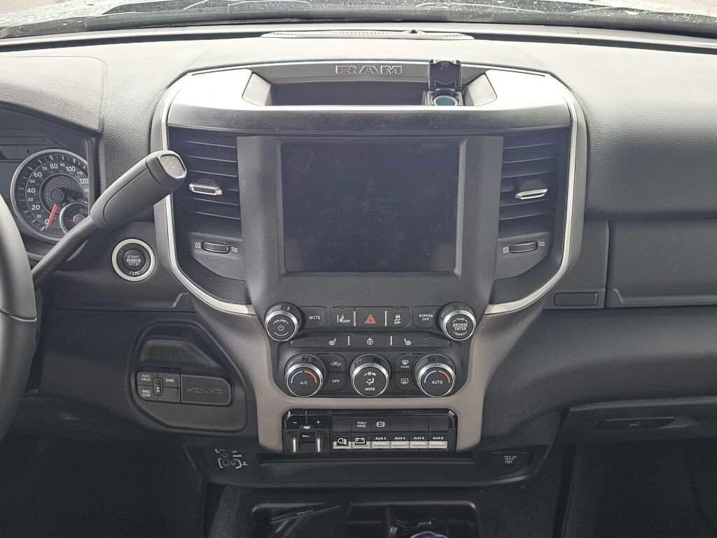 2025 Dynamax Isata 5 Series 30FW - Image 13