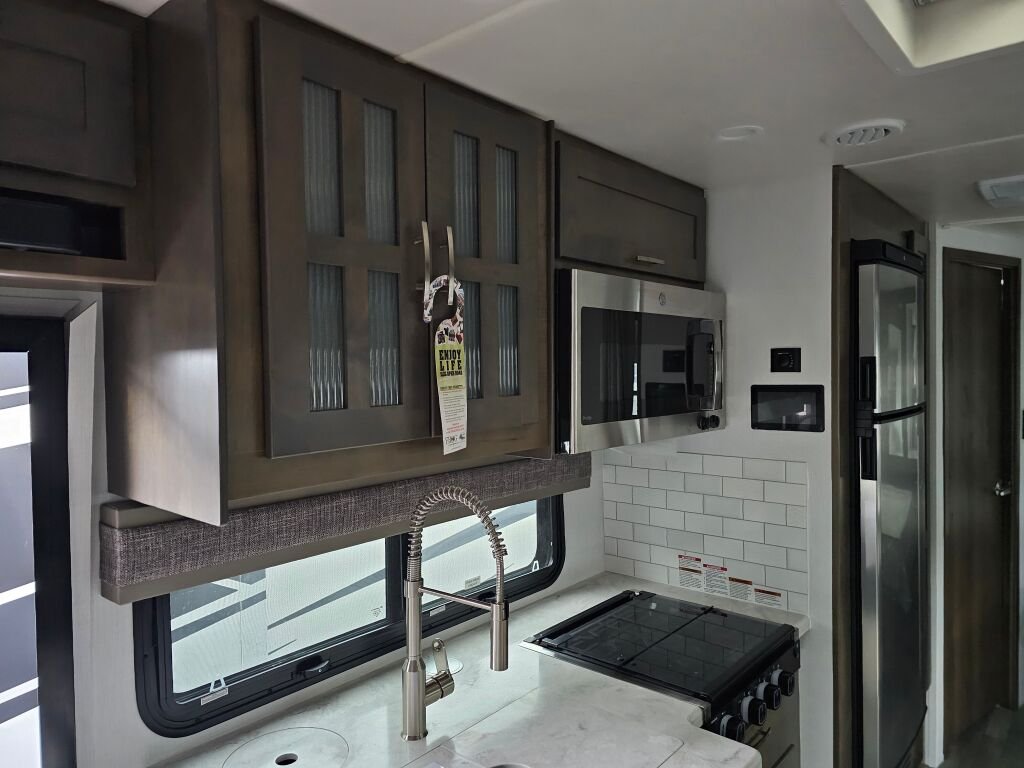 2025 Dynamax Isata 5 Series 30FW - Image 14