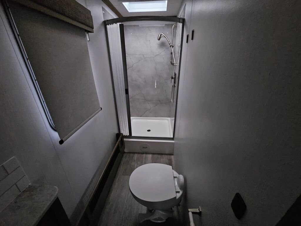 2025 Dynamax Isata 5 Series 30FW - Image 18