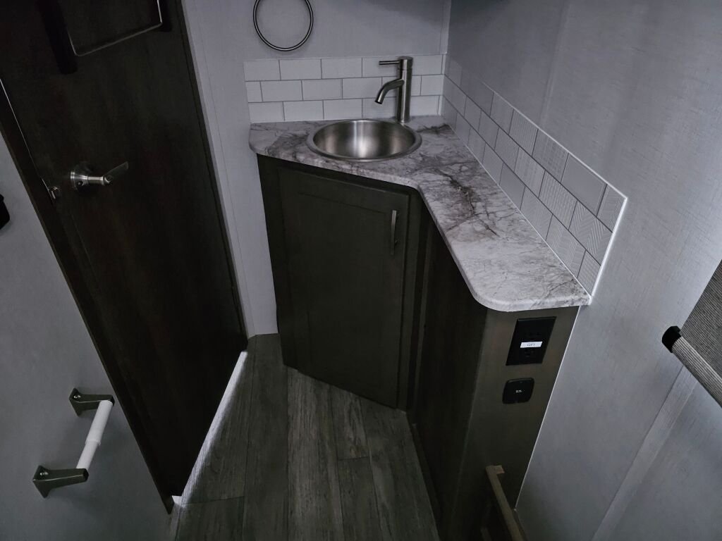 2025 Dynamax Isata 5 Series 30FW - Image 20