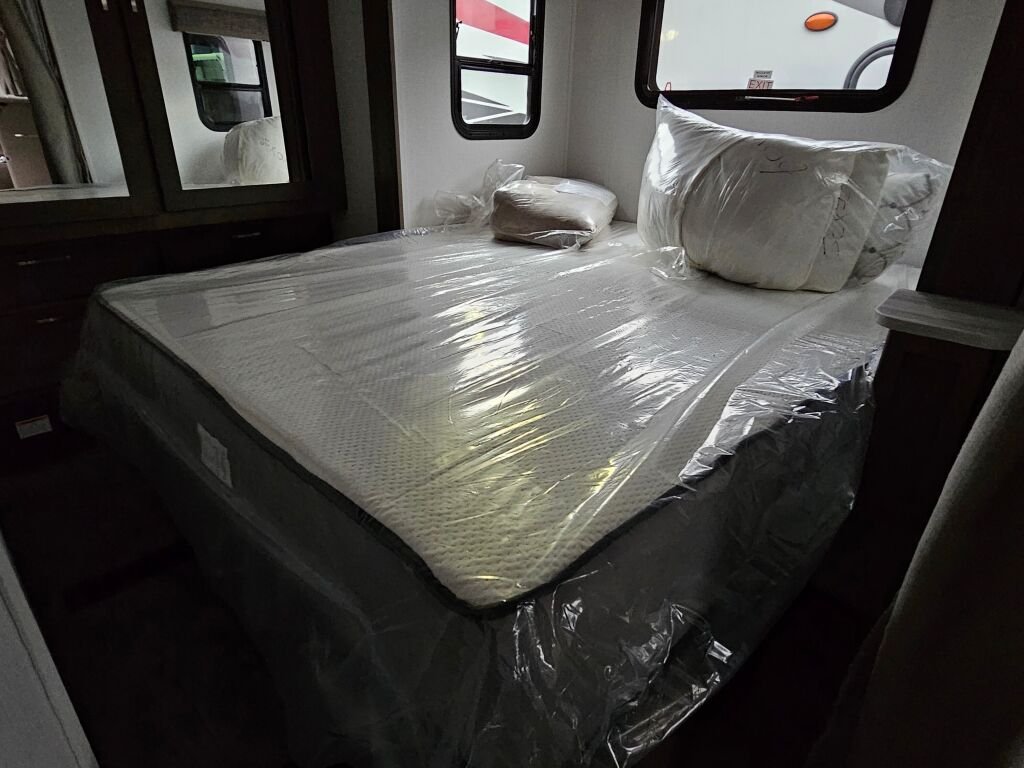 2025 Dynamax Isata 5 Series 30FW - Image 21