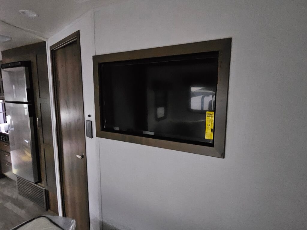 2025 Dynamax Isata 5 Series 30FW - Image 23