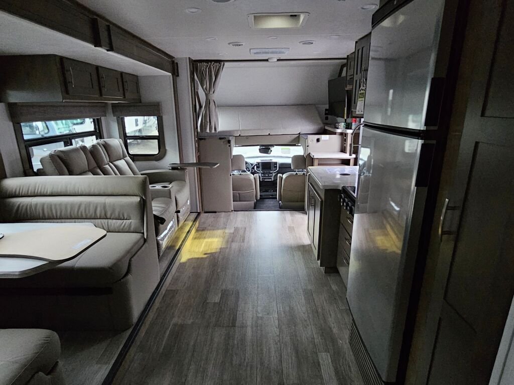 2025 Dynamax Isata 5 Series 30FW - Image 24