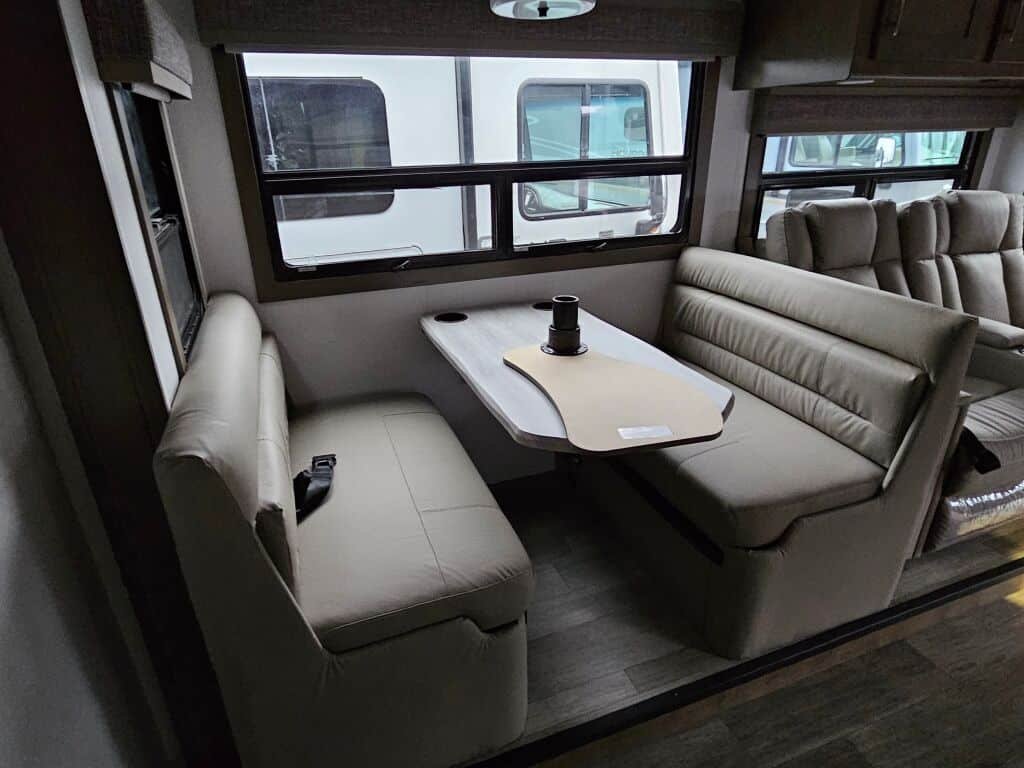 2025 Dynamax Isata 5 Series 30FW - Image 25