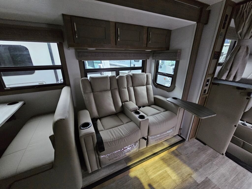 2025 Dynamax Isata 5 Series 30FW - Image 27