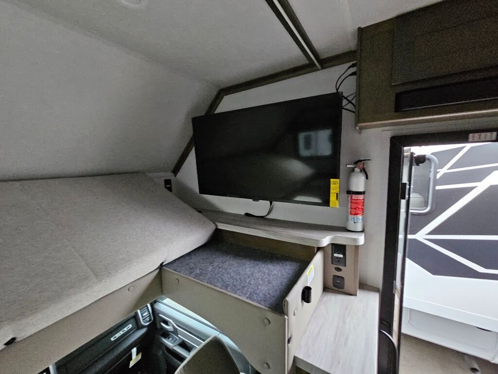 2025 Dynamax Isata 5 Series 30FW - Image 28