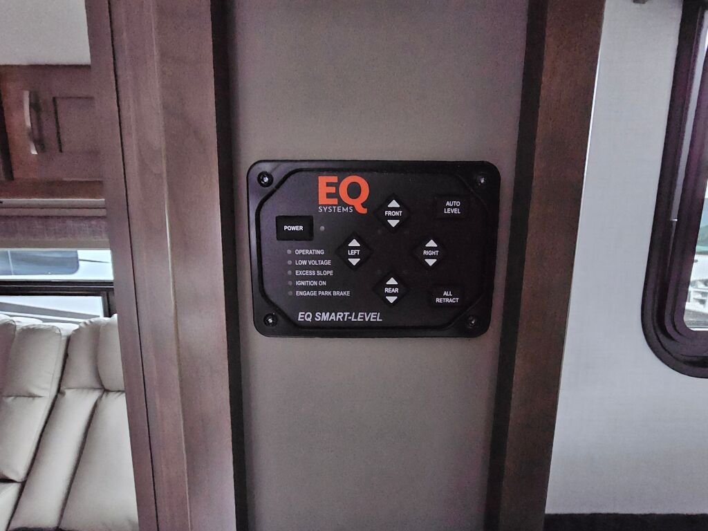 2025 Dynamax Isata 5 Series 30FW - Image 29