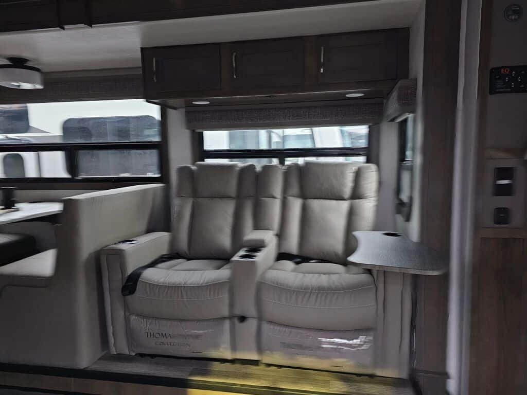 2025 Dynamax Isata 5 Series 30FW - Image 7