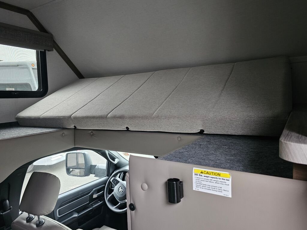 2025 Dynamax Isata 5 Series 30FW - Image 9