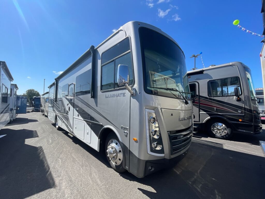 2025 Thor Motor Coach Luminate DD35 - Image 2