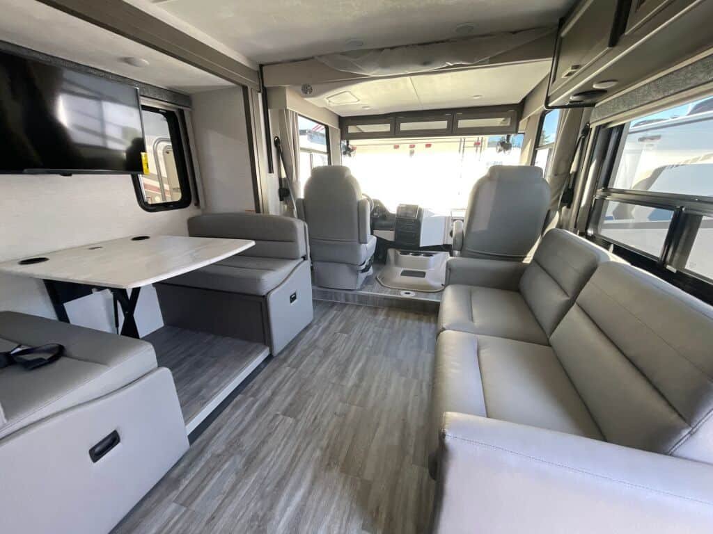 2025 Thor Motor Coach Luminate DD35 - Image 5