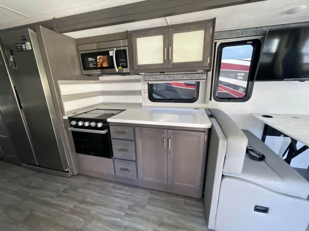 2025 Thor Motor Coach Luminate DD35 - Image 6