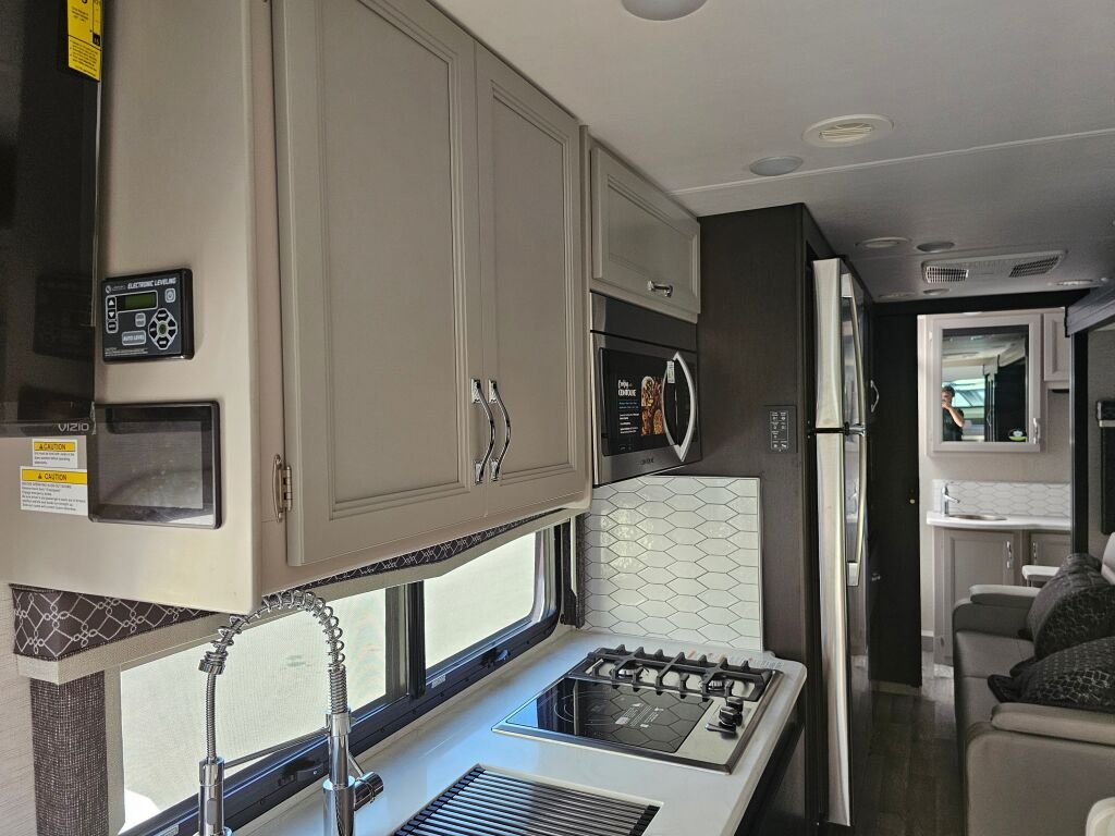 2025 Thor Motor Coach Omni AX29 - Image 11