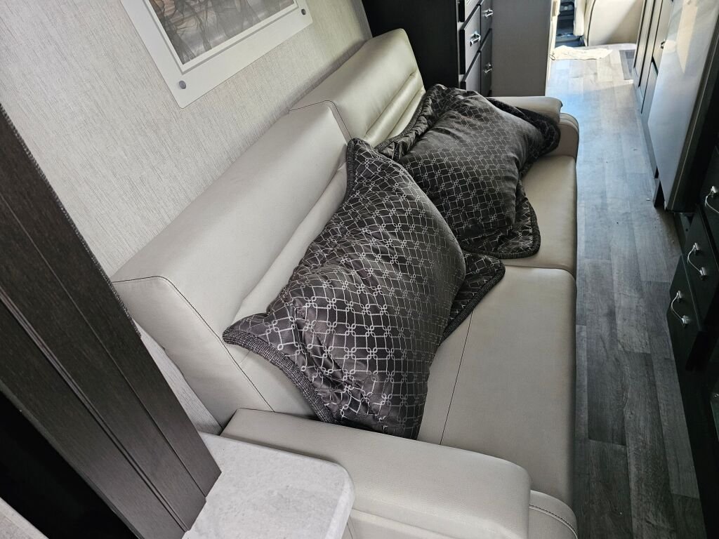 2025 Thor Motor Coach Omni AX29 - Image 16