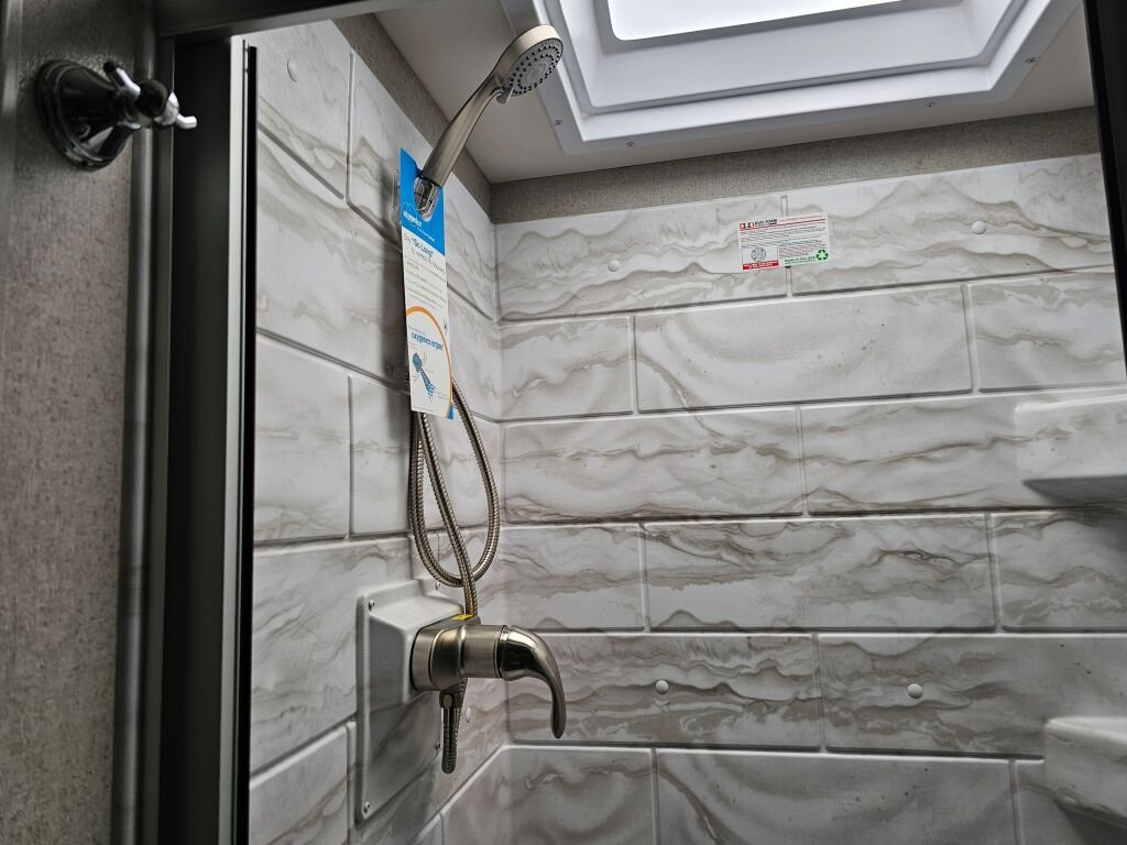 2025 Thor Motor Coach Omni AX29 - Image 19