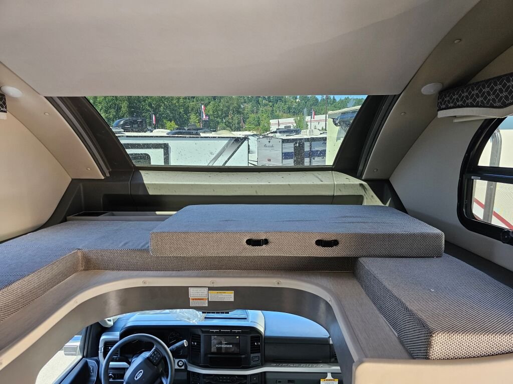 2025 Thor Motor Coach Omni AX29 - Image 25