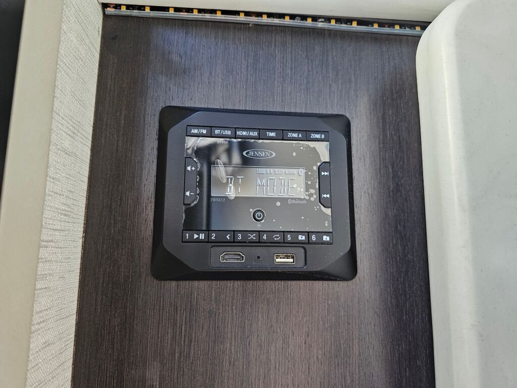 2025 Thor Motor Coach Omni AX29 - Image 28